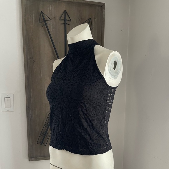 Streetwear Society Tops - Streetwear Society Sleeveless Mock-neck Lace Top Size Medium